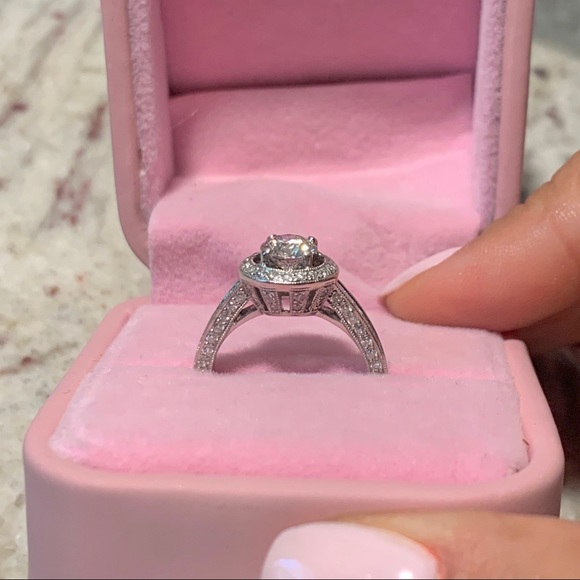 SOLD Diamond engagement ring - Picture 5 of 13